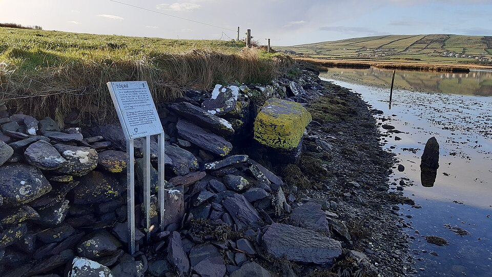 Emlagh East Ogham Stone, County Kerry, Ireland 09.jpg